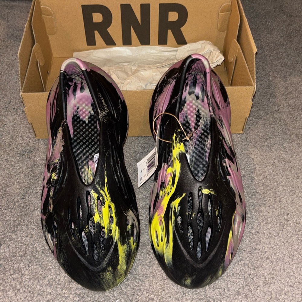 Brand new Yeezy foam runners men’s 6